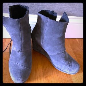 Toms suede ankle wedge boot